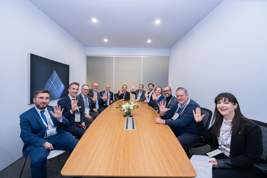 High five to the Jupiter 5Telsa MRI